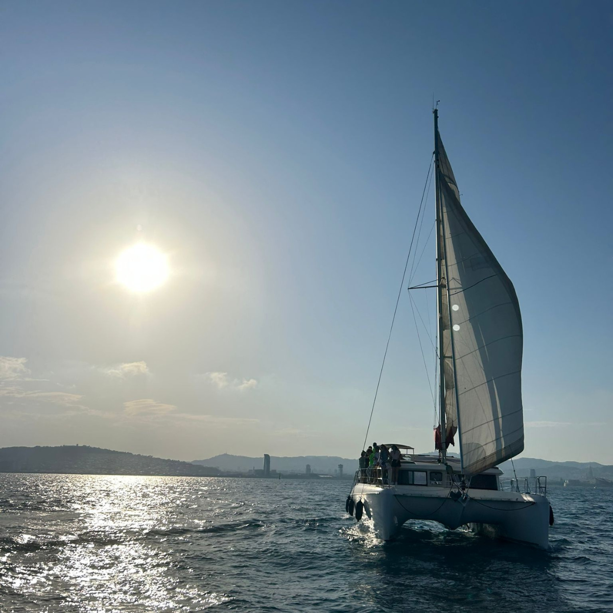 Paseo en Velero por Barcelona con Cava & snacks| CataVins On Board